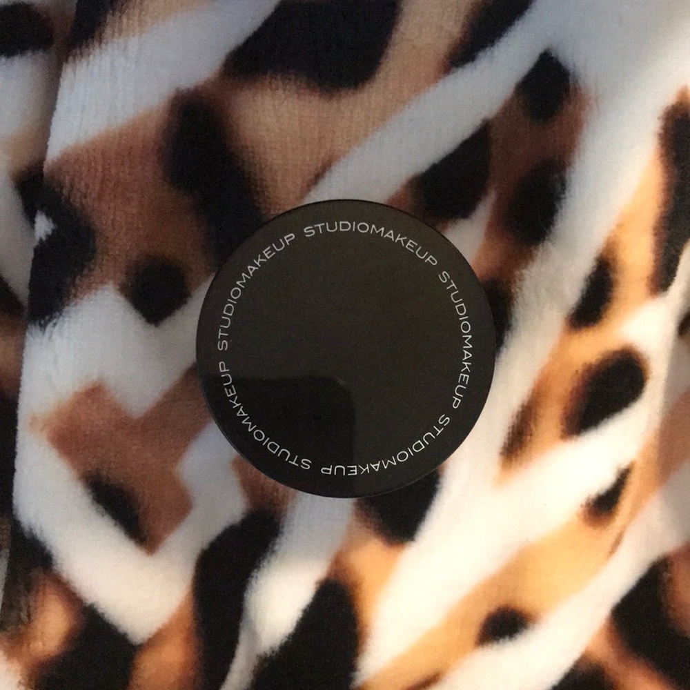 Studio makeup HD finishing powder